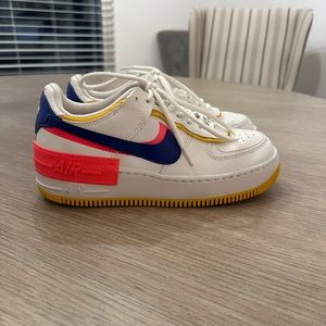 women’s nike size 8. worn only a handful of times, in perfect condition